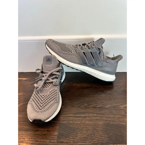 Adidas Ultraboost 1.0 DNA Grey Running Athletic Sneakers Men's Size 9 HQ4200 - Picture 1 of 5